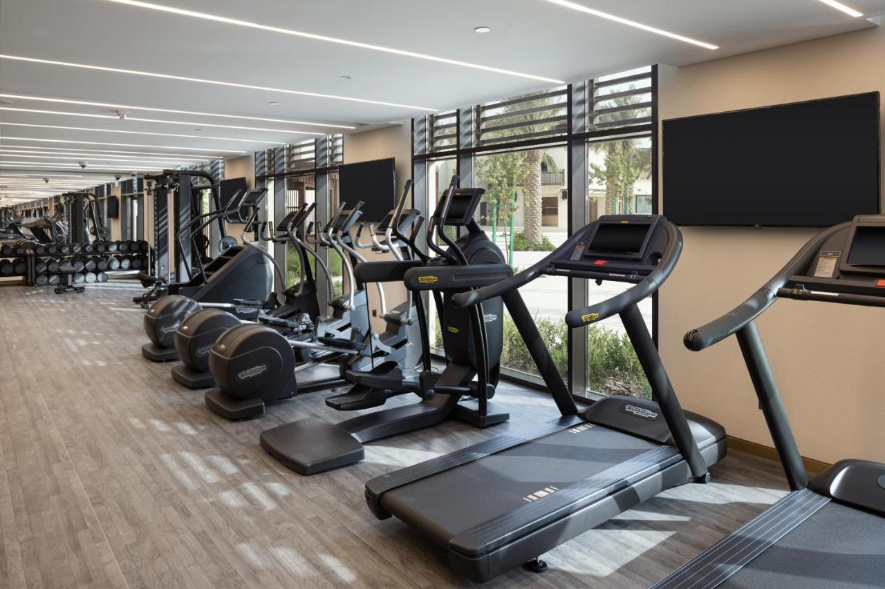 Jumeirah Gulf Of Bahrain 麦纳麦 外观 照片 A typical gym