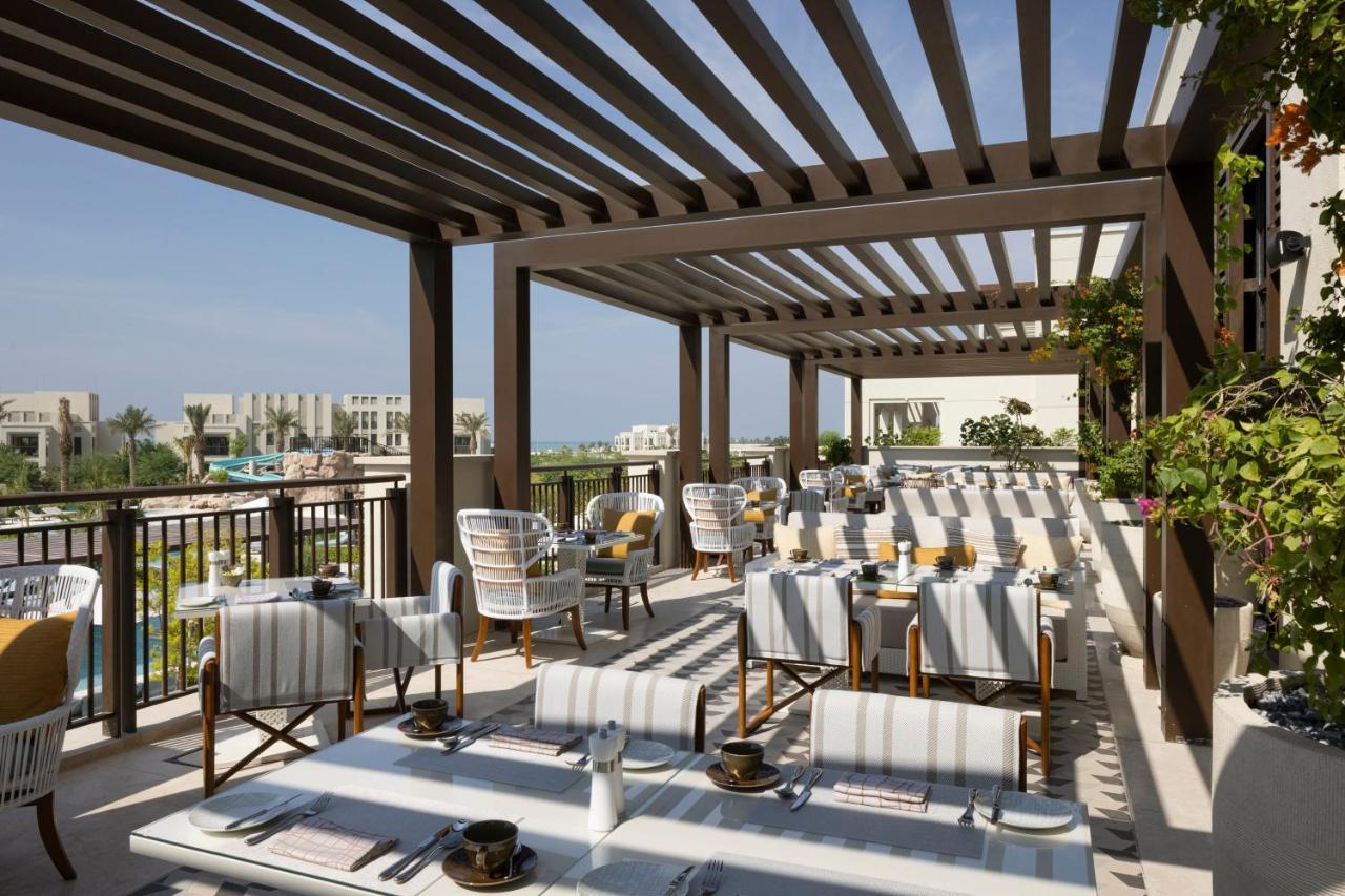 Jumeirah Gulf Of Bahrain 麦纳麦 外观 照片 The rooftop restaurant