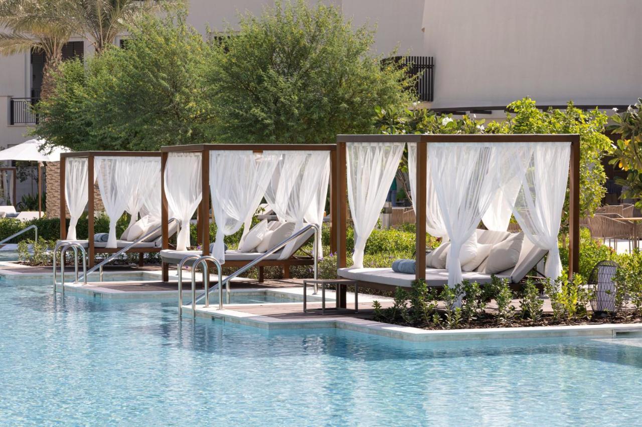 Jumeirah Gulf Of Bahrain 麦纳麦 外观 照片 The swimming pool at the hotel