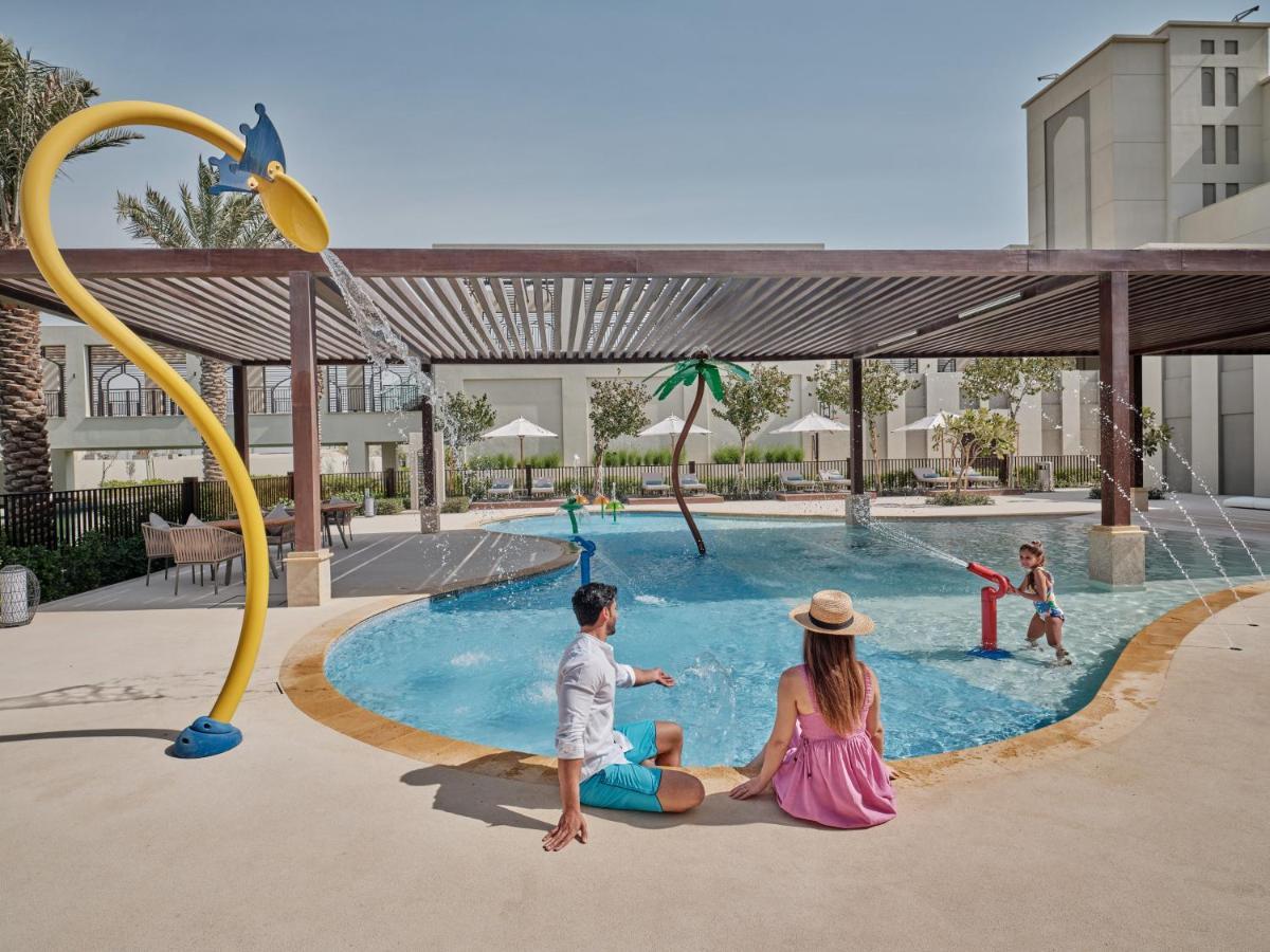 Jumeirah Gulf Of Bahrain 麦纳麦 外观 照片 The swimming pool at the resort
