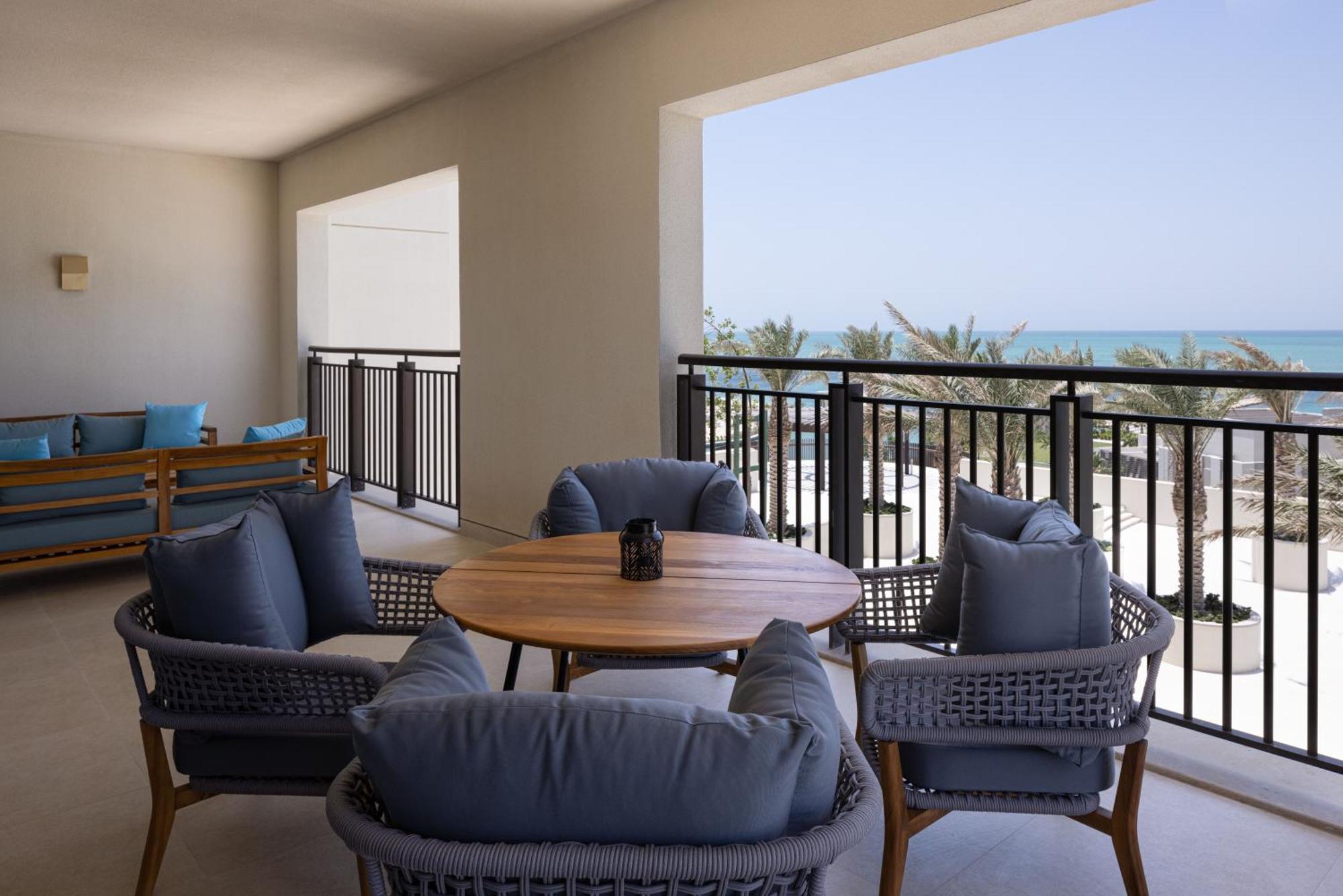 Jumeirah Gulf Of Bahrain 麦纳麦 外观 照片 The Westin Abu Dhabi