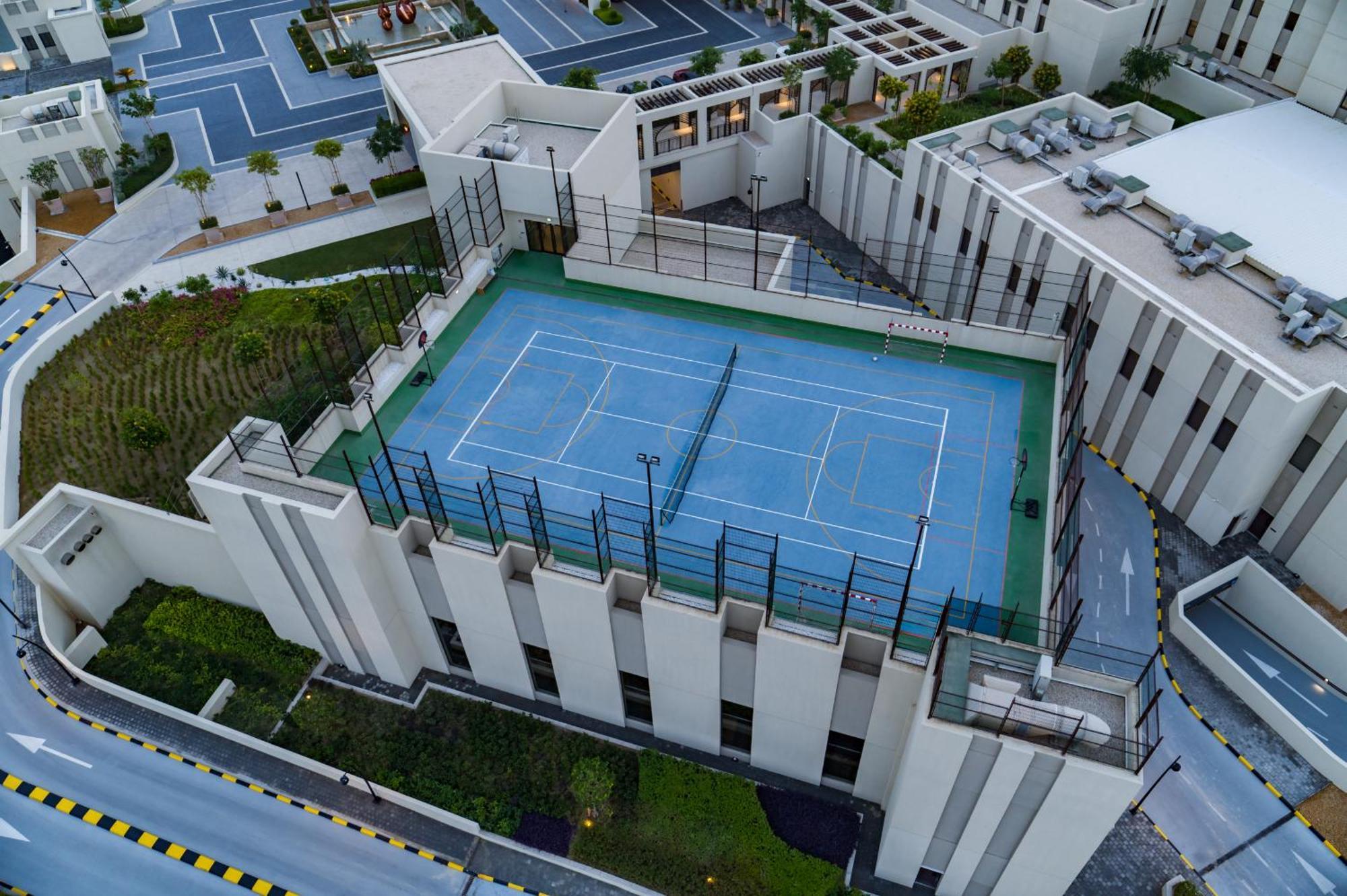 Jumeirah Gulf Of Bahrain 麦纳麦 外观 照片 Tennis courts at the complex